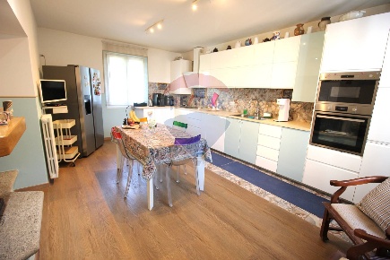 Foto Casa indipendente in Piazza San Giovanni, Cusino di 148 m² in vendita