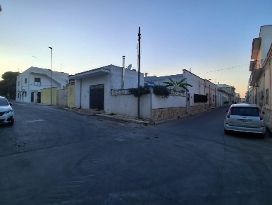 Foto Casa indipendente a Maruggio Centro di 162 m² con 7 locali in vendita