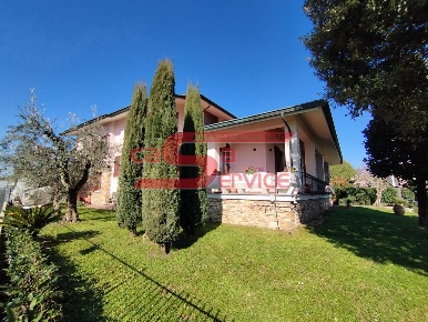 Foto Casa indipendente a Pescia Veneri di 180 m² con 6 locali in vendita