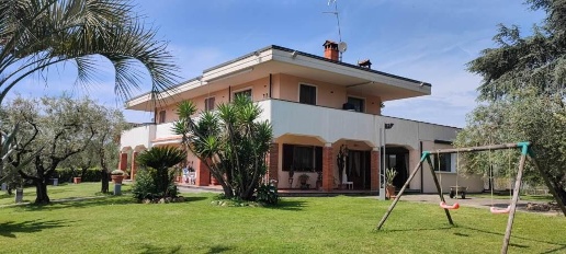 Foto Appartamento a Montignoso Debbia, Cervaiolo di 1039 m² con 11 locali