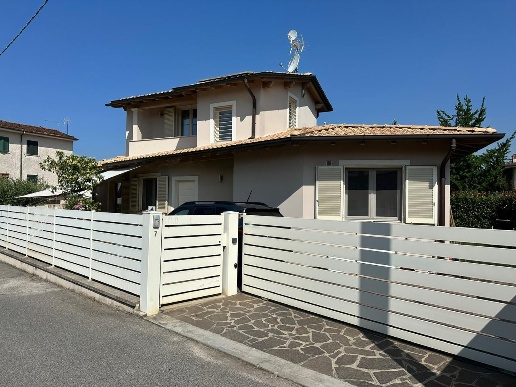 casa indipendente in vendita a Camaiore in zona Capezzano Pianore