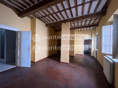 Foto Appartamento a Lucca Piazza Napoleone - San Michele di 70 m²