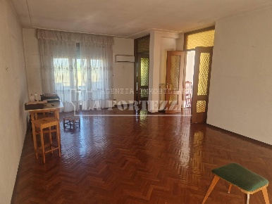 Foto Villa unifamiliare a Pisa Porta a Lucca di 337 m² con 6 locali