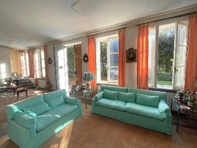 Foto Villa unifamiliare a Capannori Marlia di 440 m² con 10 locali