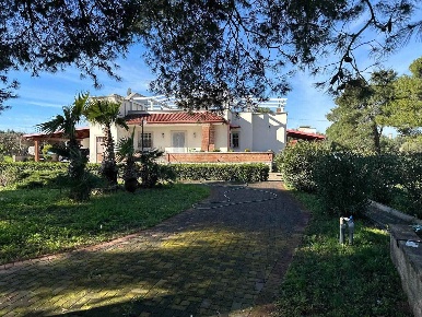 Foto Villa unifamiliare a Crispiano di 190 m² con 5 locali in vendita