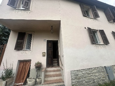Foto Case semi ndipendenti a Garbagna Centro di 150 m² con 6 locali