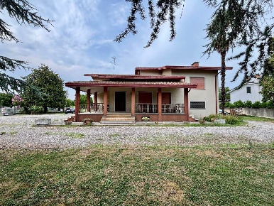 Foto Casa indipendente in Strada delle Brugnole  17, Noale di 265 m²