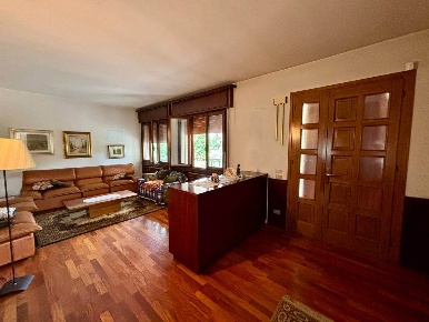 Foto Casa indipendente in Strada delle Brugnole  17, Noale di 265 m²
