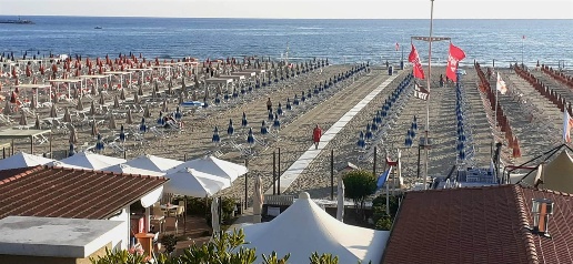 Foto Appartamento a Viareggio Lungomare di 90 m² con 5 locali in affitto