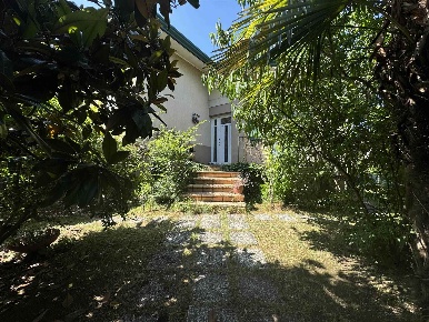 Foto Villa unifamiliare a Castelfranco Veneto di 232 m² con 9 locali