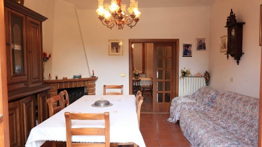 Foto Casa indipendente a Sinalunga di 113 m² con 8 locali in vendita