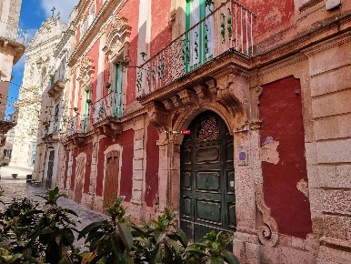 Foto Appartamento in Via Cirillo  12, Martina Franca di 310 m² con 6 locali