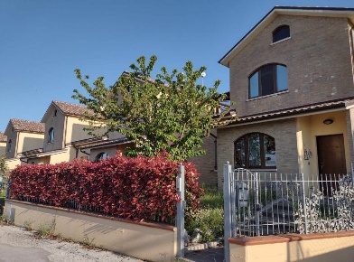 Foto Villa a schiera a Cingoli Centro di 200 m² con 7 locali in vendita