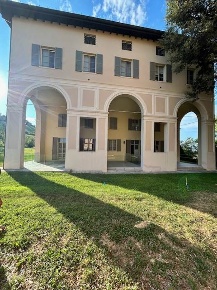 Foto Appartamento a Casalgrande di 198 m² con 5 locali in vendita