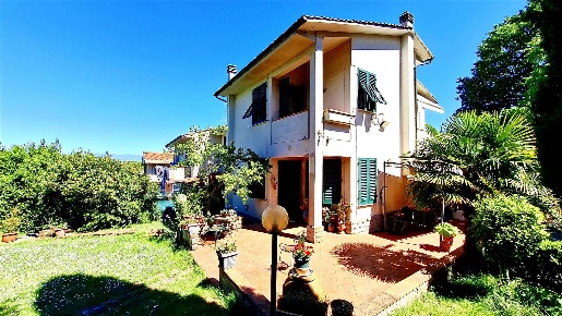Foto Casa indipendente a Lastra a Signa Casone di 190 m² con 6 locali