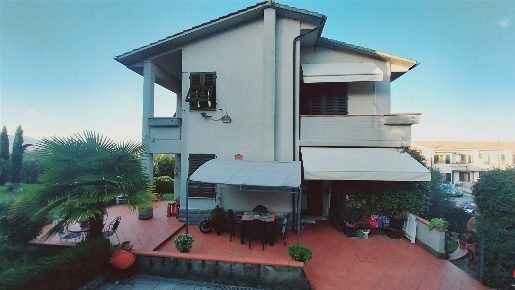 Foto Casa indipendente a Lastra a Signa Casone di 190 m² con 6 locali