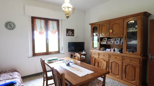 Foto Casa indipendente a Sinalunga Centro di 166 m² con 8 locali in vendita