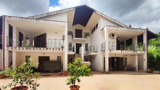 Foto Villa unifamiliare a Casoli di 305 m² con 8 locali in vendita
