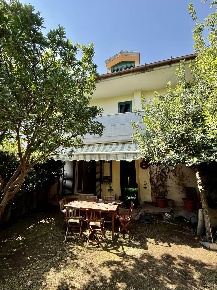 Foto Case semi ndipendenti a Giffoni Sei Casali di 190 m² con 4 locali