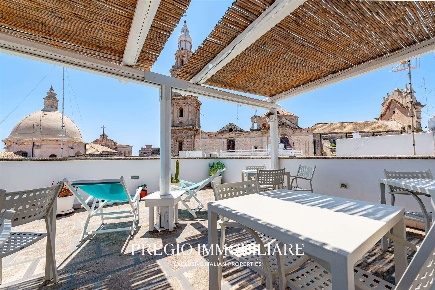 Foto Casa indipendente in Via Ginnasio, Monopoli Centro di 340 m²