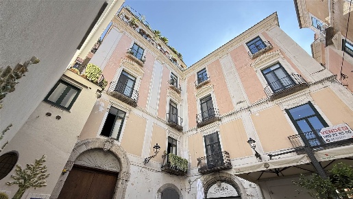 Foto Appartamento in Via Dei Mercanti 68, Salerno di 300 m² con 7 locali