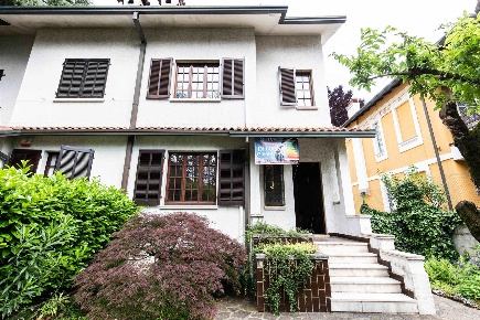 Foto Villa unifamiliare in Via Delle Rose 16, Cusano Milanino di 235 m²