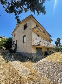 Foto Villa unifamiliare a Aragona di 353 m² con 6 locali in vendita