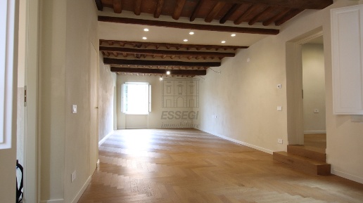 Foto Appartamento in Piazza San Giusto, Lucca Arancio di 185 m² in vendita