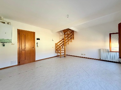 Foto Appartamento in Via Pordoi 78, Cecina Cecina Centro di 107 m²
