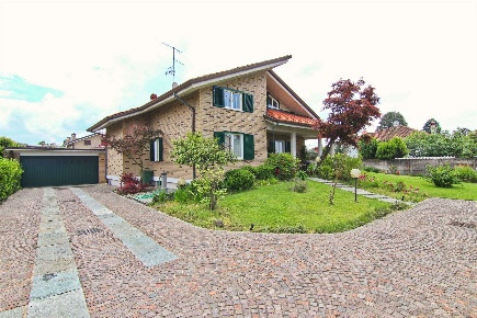 Foto Villa unifamiliare in Via Del Cavo 47, Misinto Centro di 211 m²