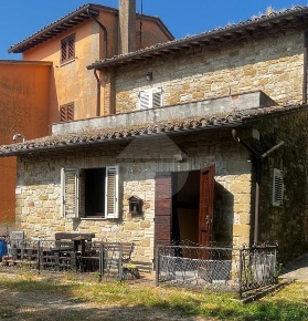 Foto Casa indipendente in Frazione Pieve San NicolÃ², Assisi di 100 m²