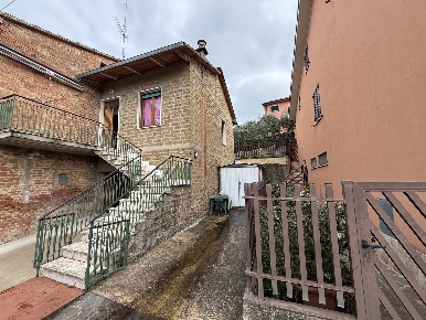Foto Appartamento in Via Bassa 15, Castiglione del Lago Vaiano di 80 m²