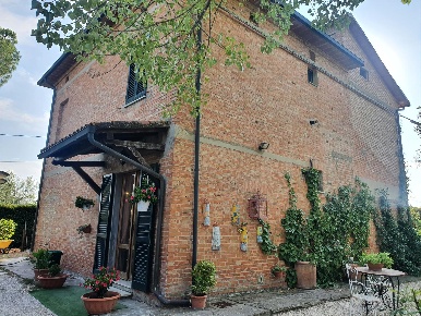 Foto Casa indipendente a Castiglione del Lago di 250 m² con 10 locali