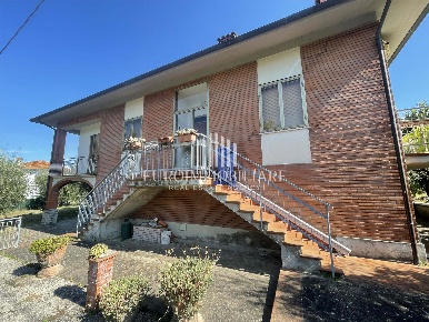 Foto Casa indipendente a Castiglione del Lago di 240 m² con 12 locali