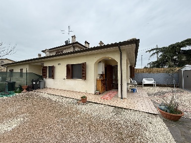 Foto Appartamento in Via Vernazzano Basso 18, Tuoro sul Trasimeno di 90 m²