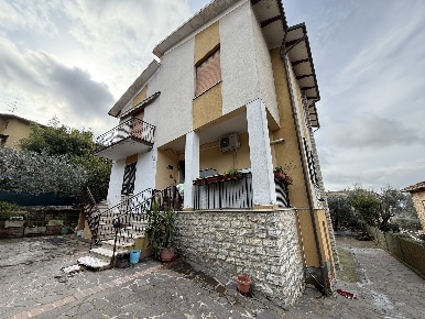 Foto Casa indipendente in Viale Roma 18, Paciano Centro di 600 m²
