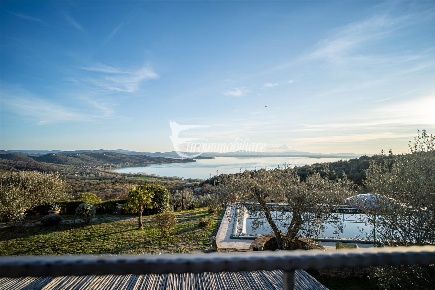 Foto Villa a schiera a Passignano sul Trasimeno di 345 m² in vendita
