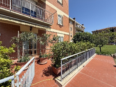 Foto Appartamento in Via G. Carducci 26, Castiglione del Lago di 110 m²