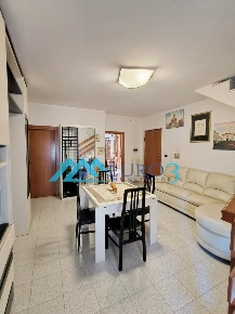 Foto Appartamento in BRECCIAROLO, Ascoli Piceno di 110 m² con 6 locali