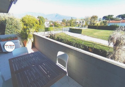 Foto Appartamento a Massa Marina di Massa Centro di 77 m² con 3 locali