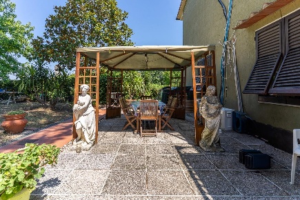 Foto Villa a schiera a Lastra a Signa Centro di 140 m² con 5 locali