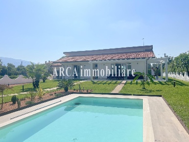 Foto Villa unifamiliare a Pietrasanta di 115 m² con 5 locali in vendita