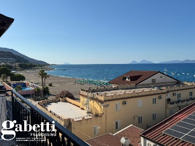 Foto Appartamento in Via Zuccarello 25, Patti Centro di 88 m² con 3 locali