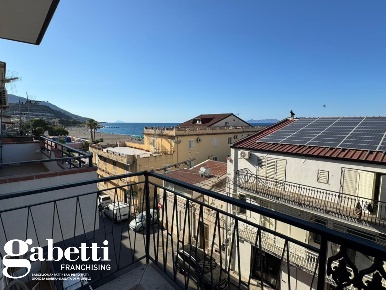 Foto Appartamento in Via Zuccarello 25, Patti Centro di 88 m² con 3 locali