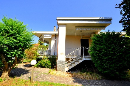 Foto Villa singola a Inveruno Centro di 200 m² con 3 locali in vendita