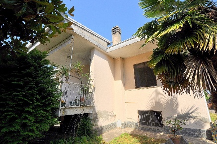 Foto Villa singola a Inveruno Centro di 200 m² con 3 locali in vendita