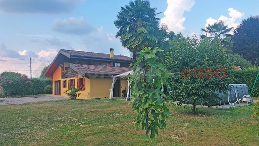 Foto Villa singola in fasana, Borgomanero di 160 m² con 4 locali in vendita