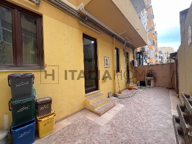 Foto Appartamento in Via Ottone Bacaredda, Cagliari Villanova di 164 m²