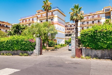 Foto Appartamento in Via Bronte, Catania Cibali di 112 m² con 5 locali