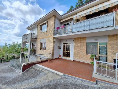 Foto Appartamento a Penne Centro di 130 m² con 8 locali in vendita